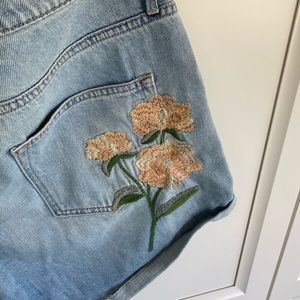 Gap Embroidered Denim Shorts 🌷🌻